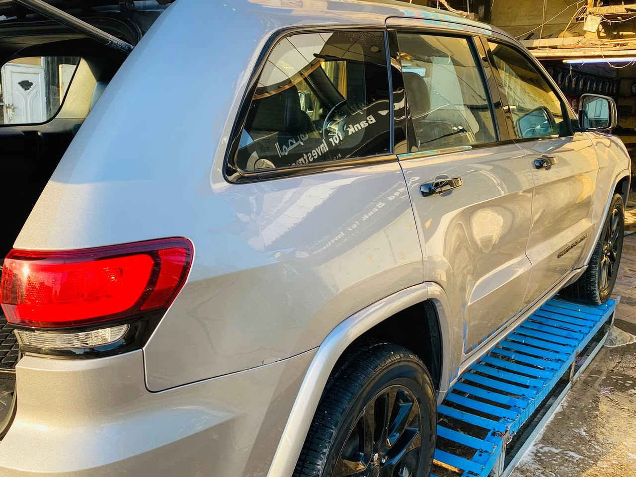 سلام عليكم 
جيب بلاك توب 2020
المواصفات 
فتحه 
بصمه 
جنطه كهرباء
كشنات تدفئه تبريد
ستيرن تدفئه تبريد
تخم تاير جديد 
ماشيه 75 الف 
تبريد وتدفئه شرط الفحص 
مبدل كير ومكينه جدد كارتون 
رافق الحادث والسونار 
( السعر 230 وبيهه مجال ) 
مكاني / بغداد جميله 
رقم الهاتف / ***********
