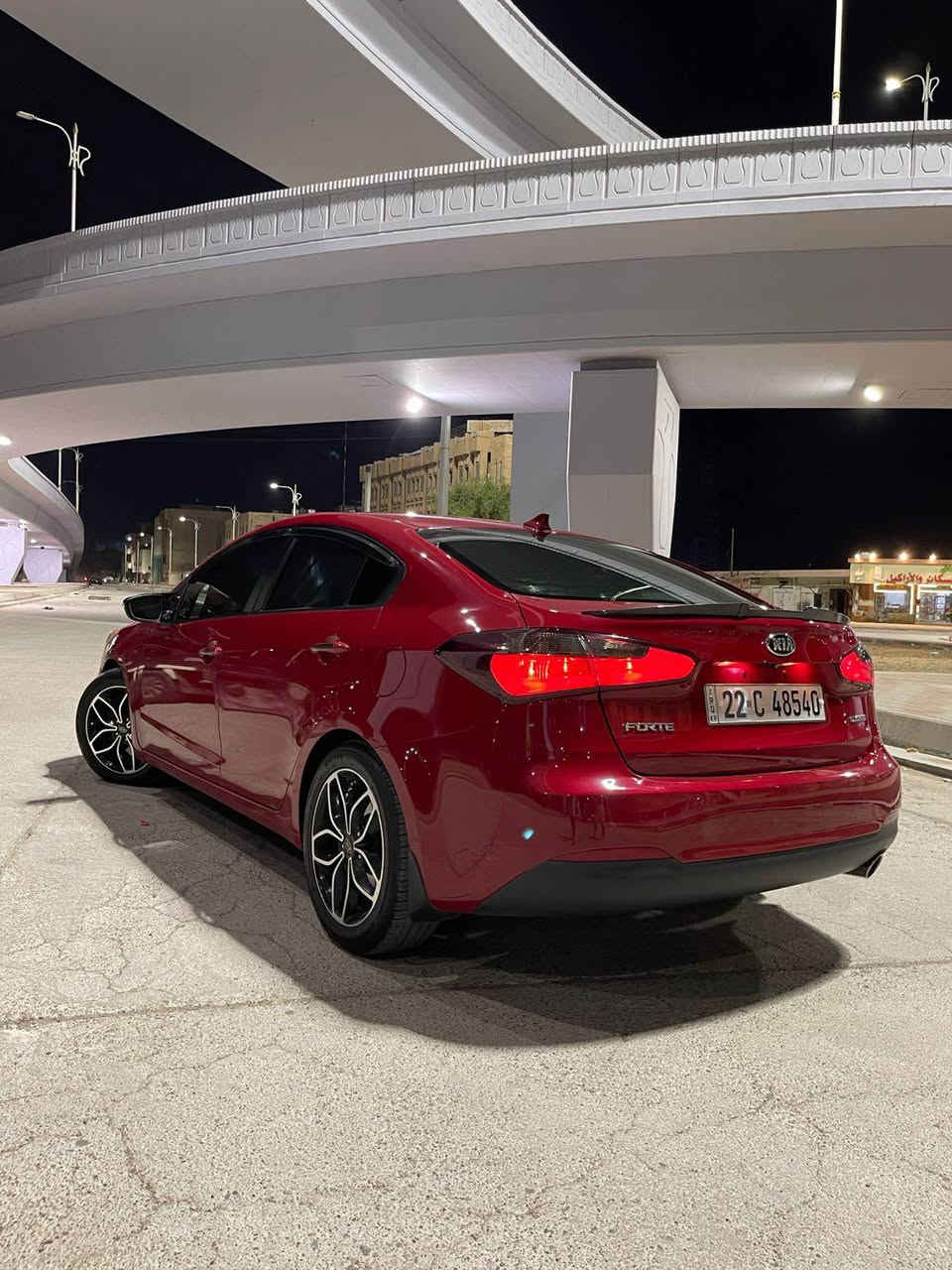 السلام عليكم 
كيا فورتي 2015
محركها 2000
شرط محرك وكير ممفتوح 
السياره كير عادي يجي ٦نمر
ضررها سرقه تلث قطع بنيد وجاملغين 
سعر 110$ بيها مجال
للاستفسار *********** تكريت, صلاح الدين
