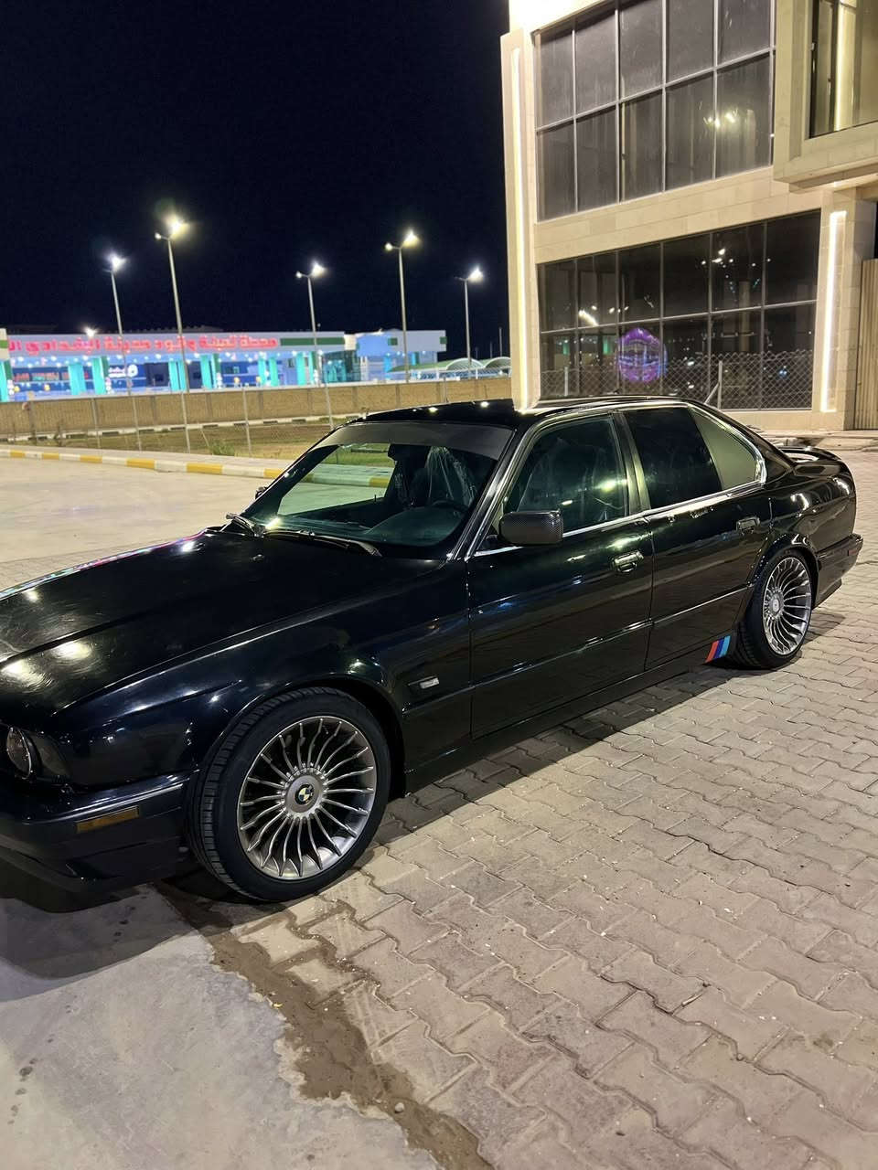 السلام عليكم   
للبيع BMW.      موديل 1993
حجم 530.       V8 سلندر 
وارد (يابان).    تدفئه تبريد شغال
 كشن كهربائي.  كير اوتوماتيك 
كهربائيات كلهاا شغاله ….. صدر جديد 
ملاحظه ( صبغ عام فقط جماليه ) بدون اي حادث 
رقم بغداد  تحويل ثاني يوم
الاتصال ***********
((السعرر اتصل ودلل )).         //المكان واسط مركز المدينه//
