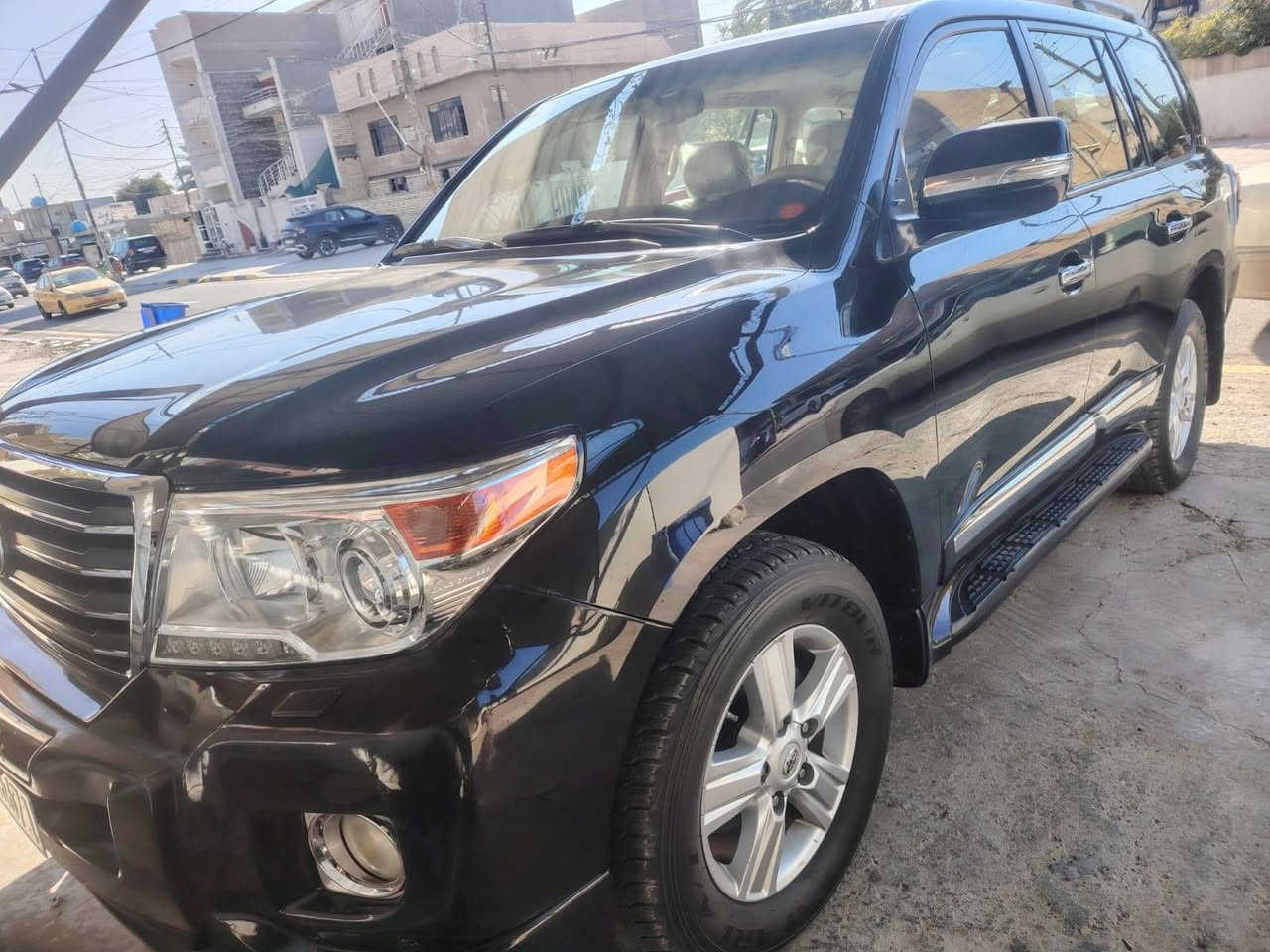 السلام عليكم تيوتا لاندكروز بريم اصل للبيع رقم سليمانيه بأسمي موديل 2013 ميحتاج اذكر المواصفات البريم معروفه السياره مكفوله من الضرر والصبغ والبارد حتى الدعاميات مكفوله السياره ماشيه 160 الف حقيقي رايدها ب345 $ مكان السياره بغداد المنصور للاتصال ***********
