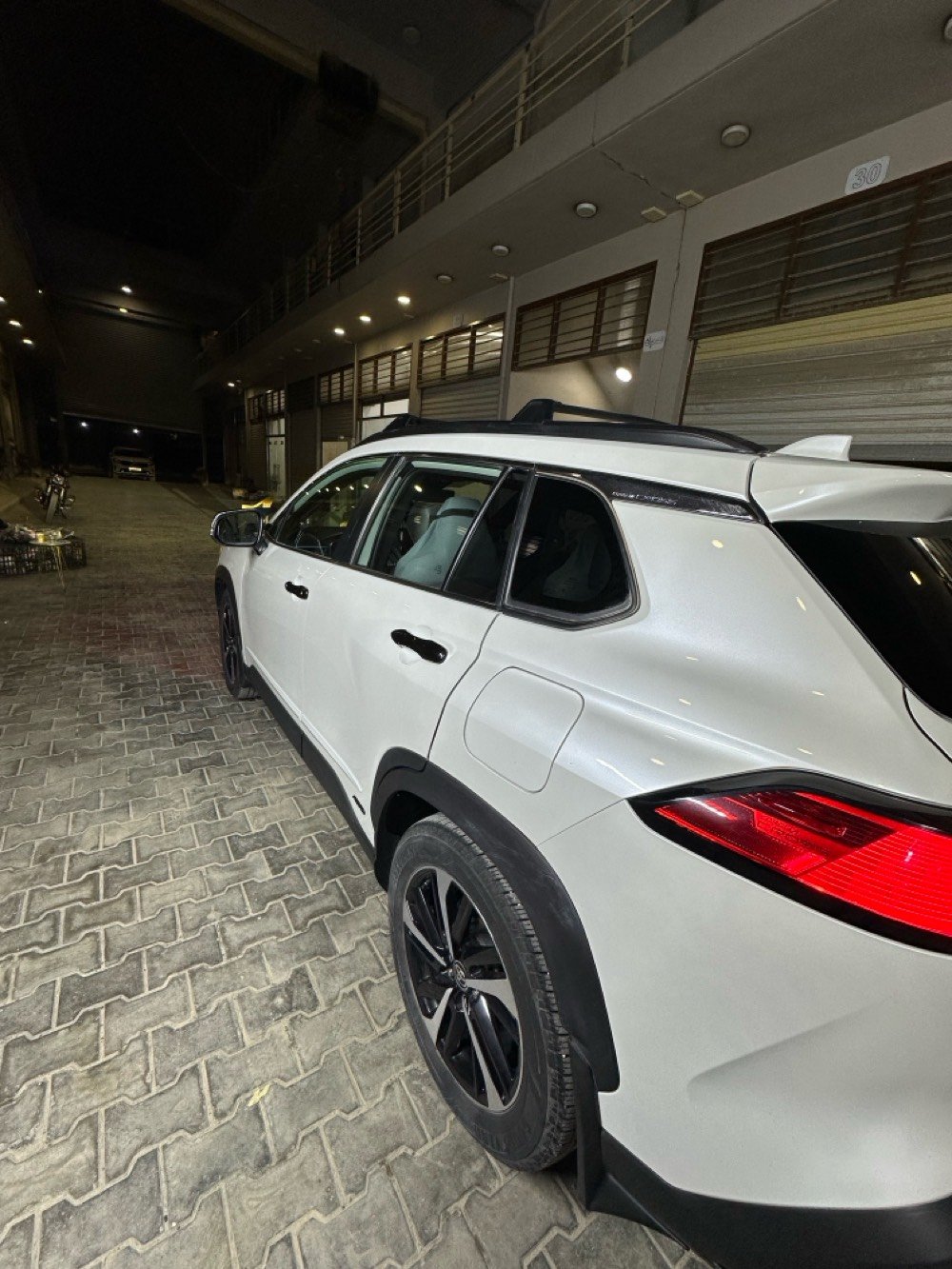 للبيع Toyota Corolla Cross Hybrid XSE 2024🇺🇸

✅ فئة XSE أعلى مواصفة
✅ محرك 2.0 هايبرد اقتصادي
✅ فتحة سقف 
✅ دفع رباعي AWD
✅ جنوط رياضية 18 إنج
✅ مصابيح LED
✅ شاشة وكاميرا خلفية
✅ رادار ومثبت سرعة ذكي
✅ مراقبة النقطة العمياء
✅ تدفئة مقاعد 
✅    كرسي السائق كهربائي مع دعم أسفل الظهر
✅    مقاعد SofTex (جلد )
✅      تكييف أوتوماتيك ثنائي المنطقة و تبريد خلفي 
✅شاحن لاسلكي
✅ باب الجنطة كهربائي 
✅ تشغيل عن بعد 
✅اشاير بالمري 

✅ Apple CarPlay و Android Auto

انظمة الأمان

•  رادار أمامي.
•  مثبت سرعة راداري.
•  نظام المحافظة على المسار.
•  فرملة طوارئ أوتوماتيكية.
•  مراقبة النقطة العمياء.
•  تنبيه حركة المرور الخلفية.
•  حساسات أمامية وخلفية مع كاميرا رجوع

السيارة وارد أمريكي، نظيفة جدًا، الضرر موجود بالصور فقط بنيد ومصلح نفسه ومصبوغ بالإضافة إلى الجاملغ بيه بارد وتكحيل موجود بالصور 
الايرباك الطاك فقط السائق 
السيارة جديدة ونظيفة 
السيارة باسمي واني مستوردها  رقمها بابل 
ماشية 31 ألف كيلومتر قابل للزيادة 
رقم السيارة بابل 
📍الموقع: بابل
📞 للاستفسار: (***********)
💰 السعر: (200$) قابل للتفاوض
