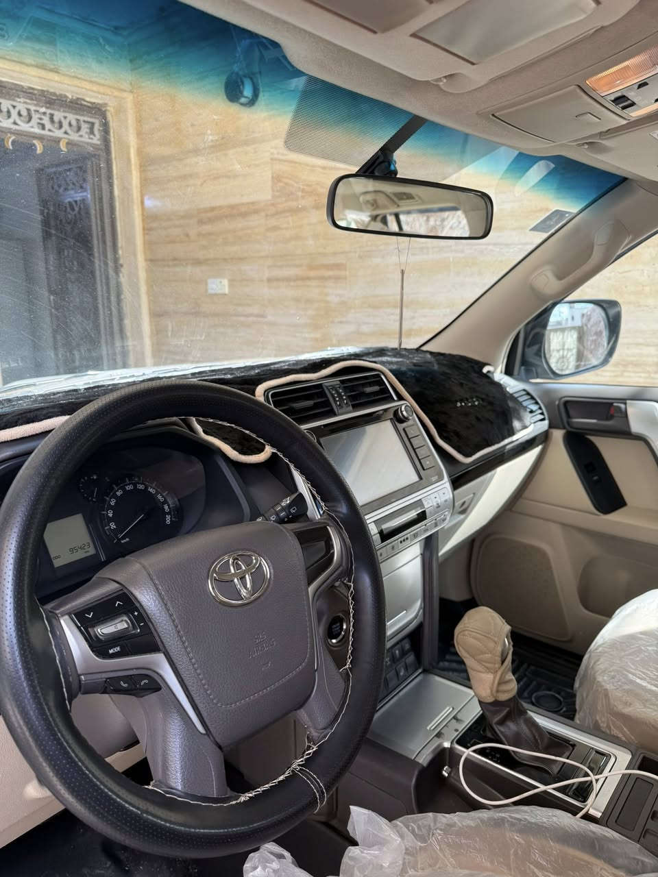 السلام عليكم سياره البيع برادو خليجي شركة ساز. موديل ٢٠١٩ مكفوله كفاله عامه ماعده طخه بسيطه جدن بل باب مال الصندوق مسويه بارد متبين ماشيه ٩٥ الف حقيقي سعر ٣٩٠ ورقه بيه مجال بصيط مكان السياره بغداد الدوره رقم الهاتف ***********
