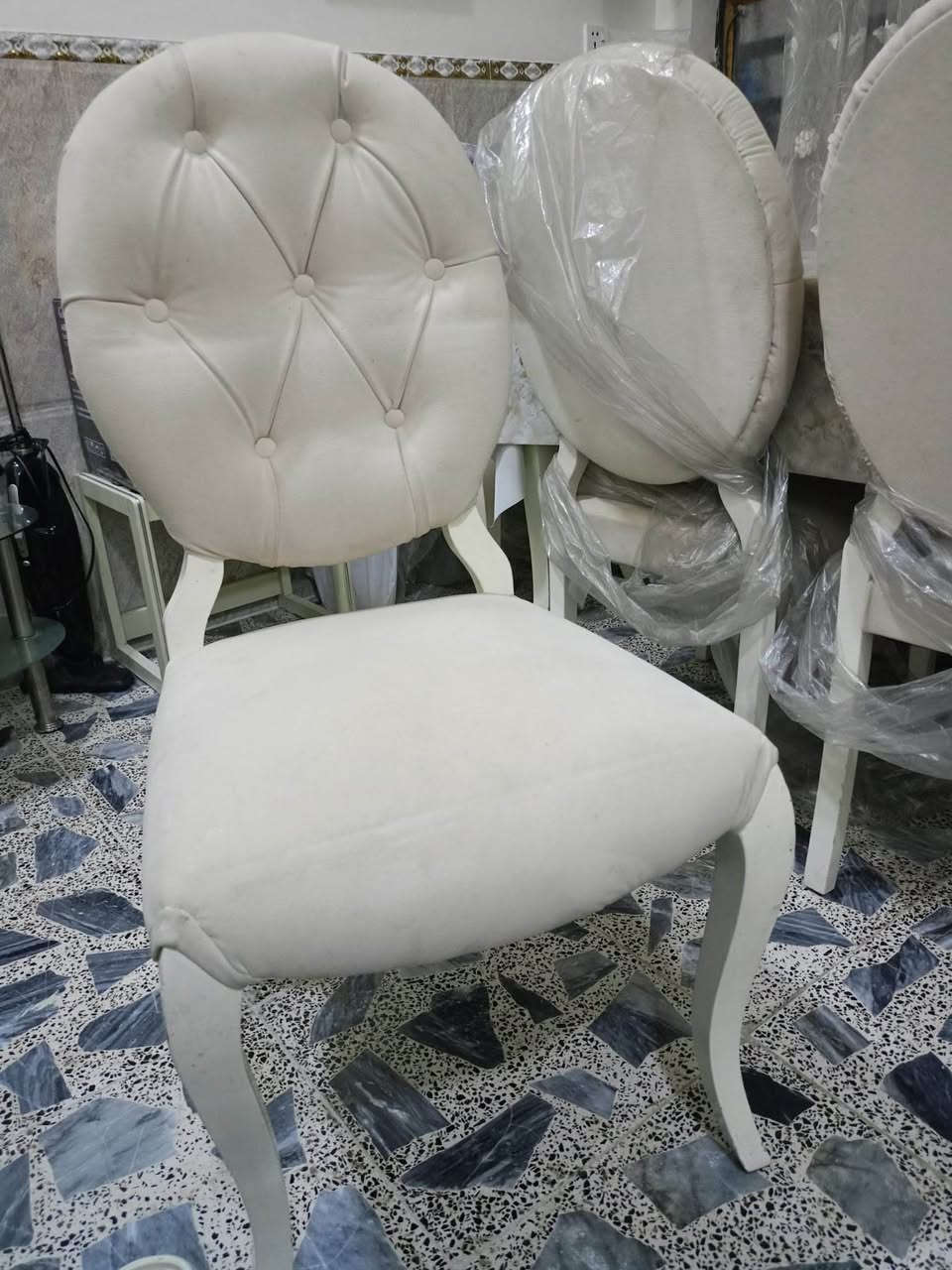 ميز طعام ٨ كراسي عائلي خشب زان اوف وايت للبيع مستعمل استعمال جداً قليل جدا سبب البيع ضيق المكان مكاني الخطيب الزراعي بغداد, العراق


**إذا كنت صاحب هذا الإعلان وتريد حذفه لأي سبب، رجاءا أرسل رسالة إلى الدعم الفني**