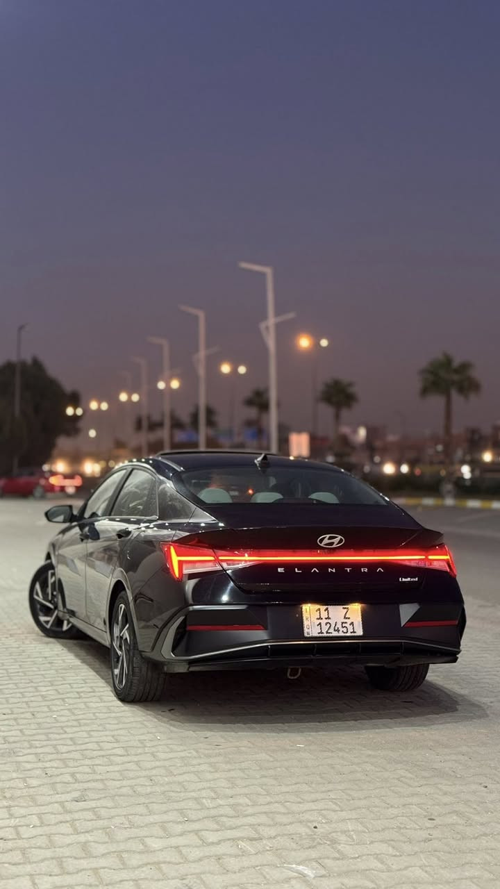 ELANTRA LIMITED 2025 
النترا لمتد 2025
📍 مكان السيارة: بغداد – حي الجامعة 
📞 للتواصل ***********
💰 السعر: 193 ورقه – قابل للتفاوض
📊 المسافة المقطوعة:5000 mi
🛠️ المحرك: 4 سلندر – 2000 cc

⚙️ المواصفات:
•السياره فول مواصفات
. بصمه 
. فتحه 
.نظام صوت BOSE
.داخل ابيض اوف وايت
. لايت و بك لايت led
.حساسات 
شاشة كبيرة gps 
.عدادات ديجتال 
. ويل كب 
.انارة داخلية بلاديه اكثر من 60 لون
.كشنات جلد و تدفئه بالكشنات 
. تبريد منفصل
.شاحن لا سلكي 
.رادار امامي و خلفي و نقطه عمياء 
.سايد بريك كهربائي 
.اوتو هولد 
. مثبت سرعه تفاعلي

⚠️ أضرار السيارة:
• حادث السياره باب و جاملغ عكس السايق  و حافة الباب الخلفي ✅
. ايرباك برده  و ستيرن  فقط ✅
.

📌 تفاصيل إضافية:
• رقم السيارة: بغداد 
• باسم المالك تحويل مباشر
• لون السيارة: اسود
• حالة السيارة: جيده جدآ على وضع الشركة اخت الزيرو
