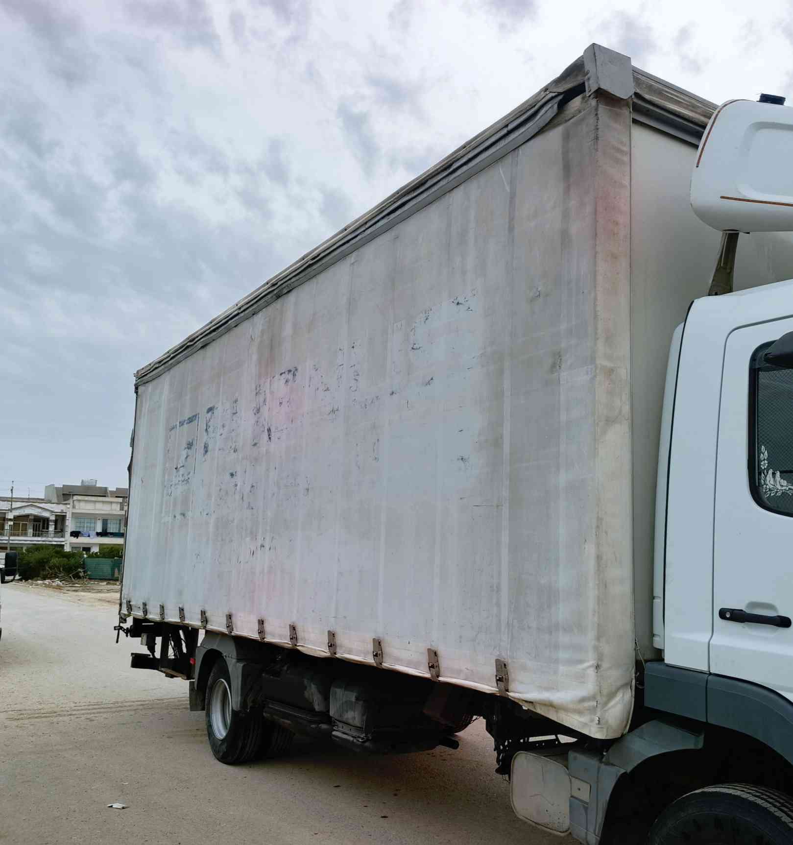 السلام عليكم بدي اتيكو للبيع الطول سبع وربع  بدي جادر مسرحي عنوان اربیل  
***********
***********
