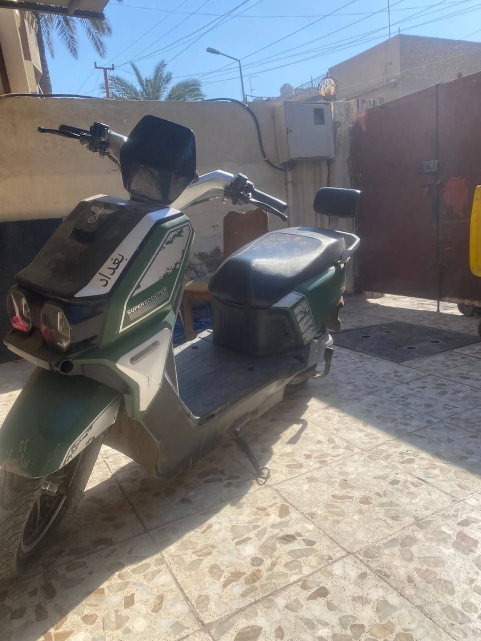 سلام عليكم دراجة بغداد للبيع امانه الله دراجة جديدة بس بيها ملاحضات بسيطة الي هية الشخوط الي موضحة ب الفديو بسبب باب البيت و الدراجة جديدة الله شاهد بس اني تاركها و هاملها حتة غسل ما غاسلها الله شاهد بطاريات جديدة دراجة هورن عالي ناصي ديل إشاره نضام ال p نضام حساس البريك سرعة ٨٠ سعر الدراجة ٧٠٠ و بيها مجال للشراي هاذا رقمي ***********
