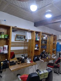 ديكور محل حلاقه كامل للبيع  خشب تسگام  نضافه فول مثل ما موضح بل منشور ...