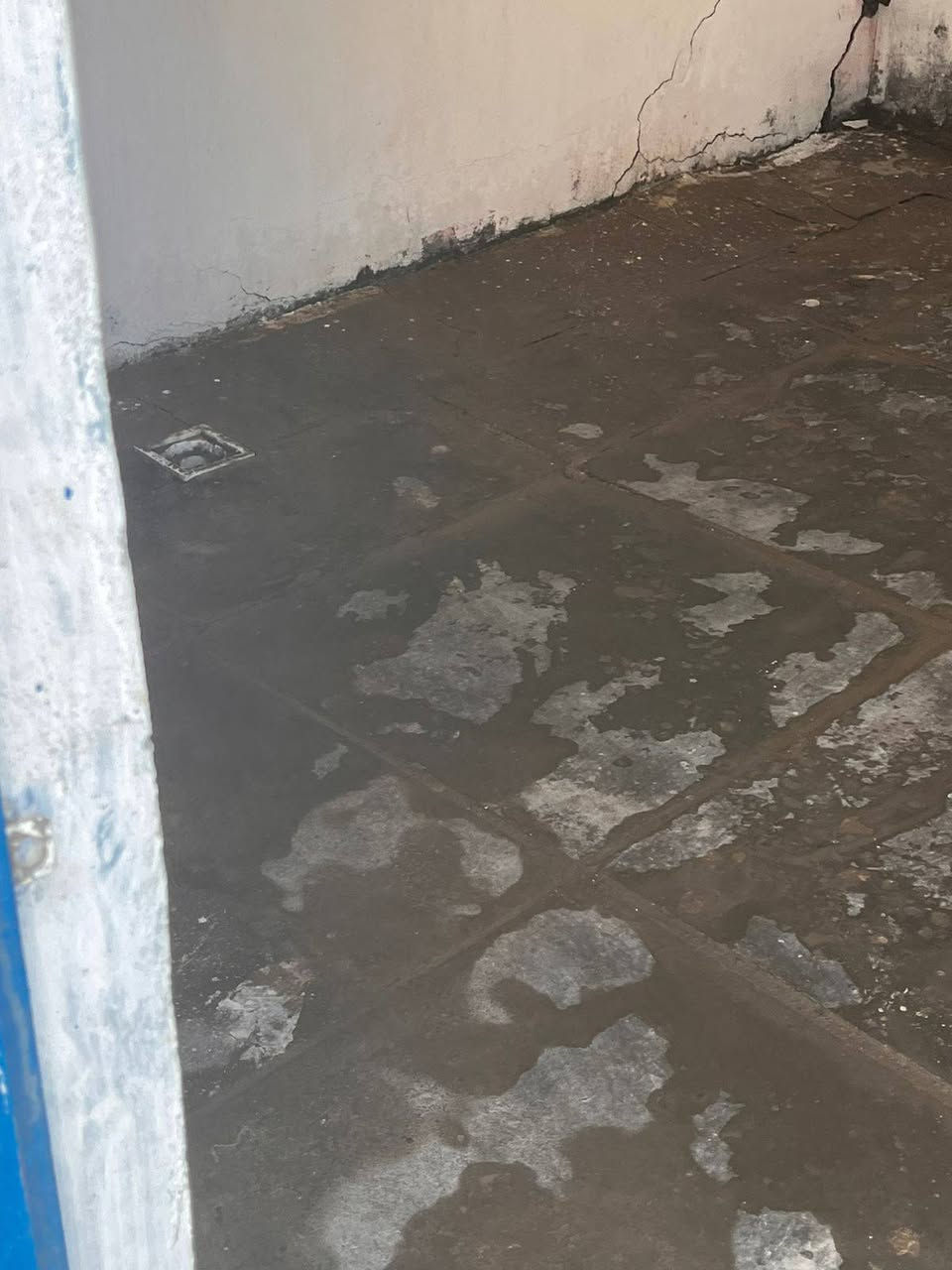 يالله 
السلام عليكم 
بيت زراعي للبيع 
المساحة(125)م
البيت بي غرفة ومطبخ وصحيات 
بي ساحة فارغة إذا تريد تكمل البنيان
الموقع (حي ابو سكينة)
نوع الدار (زراعي )
الدار بحاجة إلى ترميم بسيط 
للاستفسار الاتصال على الرقم (***********)
أو المراسلة على الخاص
