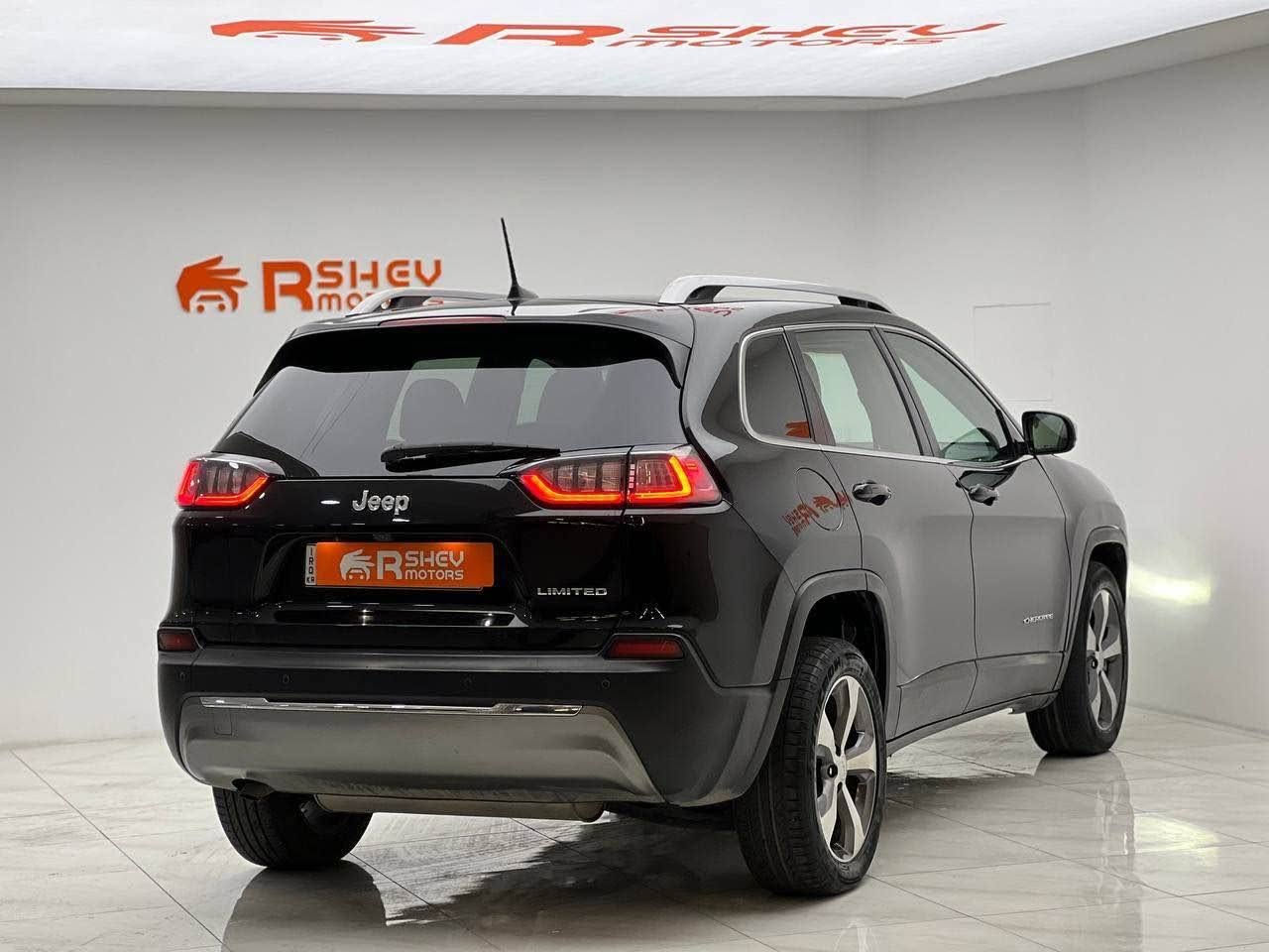 Jeep Cherokee 2019
جيب شيروكي ٢٠١٩
السيارة مواصفات limited فول بدون فتحة
مكينة v4(2.4)
51,000ميل ماشية
ثلاث قطع صبغ بدون دواخل 
و ایرباکات مرجع سستم شرکة 
ب سعر 117$ ورقة و بي مجال

مكان السيارة

دهوك -معرض ارشف R-Shev
رقم51 من معارض التيرمينال 

***********
*********** دهوك, العراق

