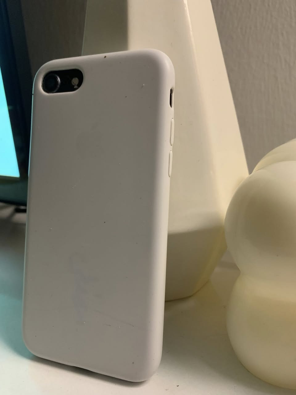 ايفون ايت عادي جهاز كلشي شغال بي حتى لبصمه بس شريط مكطوع مالته سعره ٤٥ مكاني بغداد ***********
