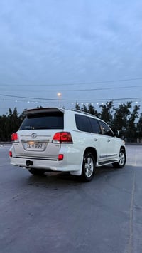 لاندكروز V6 • ٢٠١٥ • ماشي ٩٠ ألف