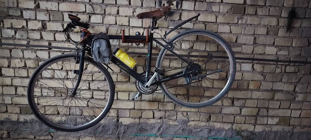 بايسكل ماركة Kadilac c700 _حجم 27.5 | شبه جديد
▪️ الفريم ألمنيوم خفيف وقوي - تصميم رياضي

▪️ عدد السرعات:3 أمامي × 7 خلفي

▪️ التايرات: مقاس 27.5 أنج تأير رفيع

الإضافات:

▪️ لإيت أمامي

▪️ هورن 4 نغمات

▪️ لإيت خلفي

▪️ مطارة مع ستاند

▪️ جنطة عدلة

▪️ قفل أحمر 

▪️ عداد سرعة

▪️ غطاء للكرسي (السرج)

▪️ واقيات طين (جاملغات) خلفي وامامي

البايسكل كان متروك وتم إِعادة بناءه مابي اي نقص ومثل متشوفون

"النقوصات البي"

🔹 كير امامي يصعب تحريكة

*الملاحضات*

▪️ بدالة موجودة الاصلي مال شركة وشغالة

▪️ كل غراضة الي تم استبدالهن الاصليات مال الشركة موجودات حتى الطيارية مال شركة مالته موجودة

▪️ بايسكل مصبوغ صبغ ميتاليك معالج حرارياً (ليس حراري)

▪️ يجي ويا ستاند تعليك ب حائط هدية

▪️ الموقع: بغداد - الزعفرانية
▪️ التواصل: *********** فقط واتساب

💸 السعر اشوف تقييمكم
