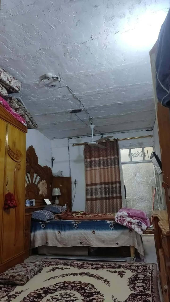 بيت ٥٠ متر سند ٢٥ بي انذار محكمه عنوانه عللوة الفحل قرب جسر الامام علي مسافة ٣٠٠ متر عن البيت يم كوافير امير بناء بلوك متكون من غرفه ومطبخ وتخاريج ويبعد عن شارع العام ١٥٠متر للاستفسار على رقم ***********السعر عل خاص
