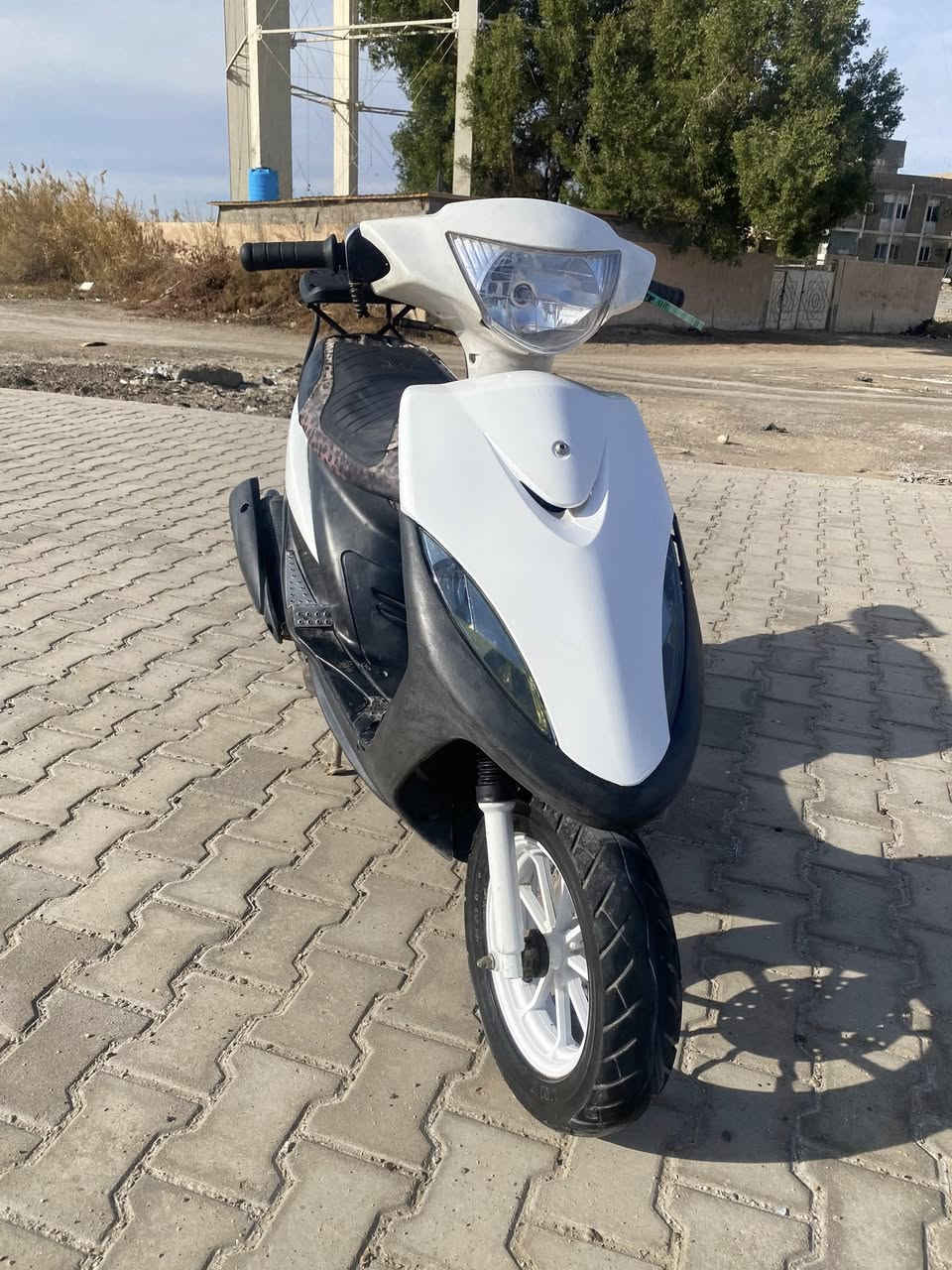 سلام عليكم
ماكس للبيع 
كاملا 
نقص بس اشاير او بريك امامي 
مكان محموديه 
رقم ***********
سعر ٤٠٠ بيها مجال
