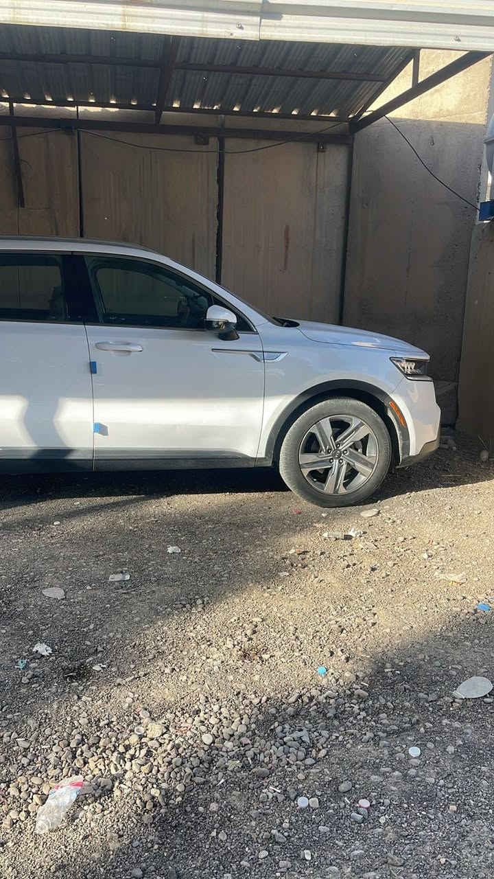 سورنتو مديل 21 امريكي 2500 جيتي لاين ماشيه 58  مكانه بغداد 
*********** حادثه جاملغ يم التاير فقط
