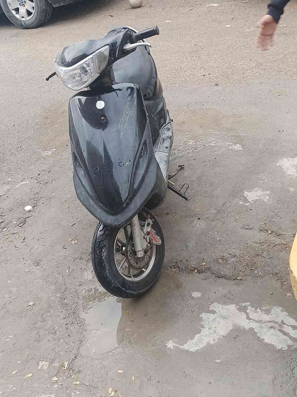 سلام عليكم دراجه ماكس قجمه كامله مكمله من لايت من اشاير ستان جديد من كلشي نقصه جوزه و كابريتر مكينه 55 و هاي الفشكه اشتريته من الرنبه الها 

تزويد 
1ويل كب 
2صالنصه FM
3 سلف 
4فج بريمبو و تتطواله 
5 صينيه رياضي 
6كلج امامي رياضي 
7بوشه رياضي ٥٥ 
مكاني شعب تواصل *********** وتساب 
سعر 450 وبيه مجال
