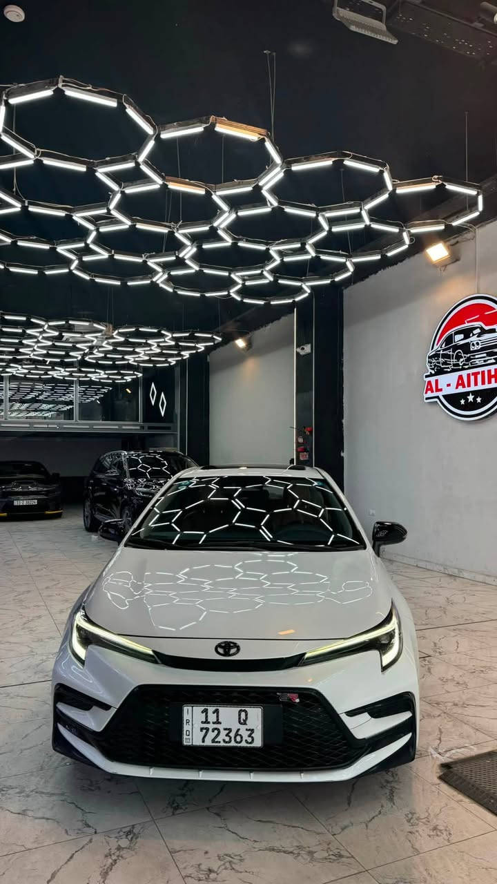 كورلا شكل امريكي هايبرد 2024 S
داخل جلد  وكشن كهرباء 

مواصفات الكورلا الهايبرد معروفة 

الممشى 50 الف كيلو 

مكفولة بالكامل عدى

 بارد على كد نص اصبع بالباب الأيمن  

ورصعات 2 حالوب كلش خفيفات 

السيارة معتني بيها جداً جداً وبانزين محسن فقط ما شامه العادي

تحويل مباشر باسمي السيارة 

السعر   25,000,500 مليون وبيها مجال والشراي ما اوكف وياه 

***********
