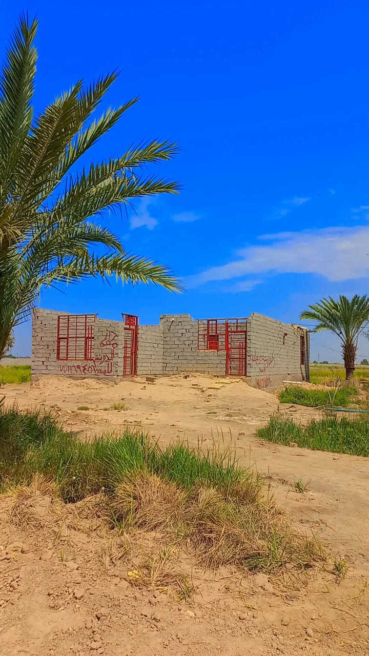 دونم للبيع واجهيه ٥٠متر ونزال٥٠ مترمع دارهيكل معكوده منها غرفتين مزروعه نخل عله الطراف كهرباد مي سقى  سعر ٧٠ مليون وبيها مجال لعنوان الجسر الفرنسي قريه العوادل شارع المدرسه الاتصال ***********
