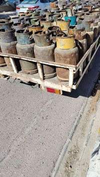 اخواني اخواتي لي محتاجين قناني غاز المتروسه ب65 الف والفارغه ب60 الف ت...