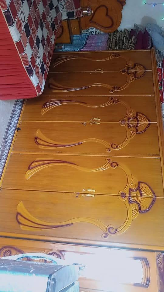 سلام عليكم غرفت اخشاب تزكام لل بيع نضيفه حيل زلغه ما ‏‪***********‬‏بيهه سعر ب ٧٠٠ وبيه مجال مكاني الحمزه شرقي رقمي
