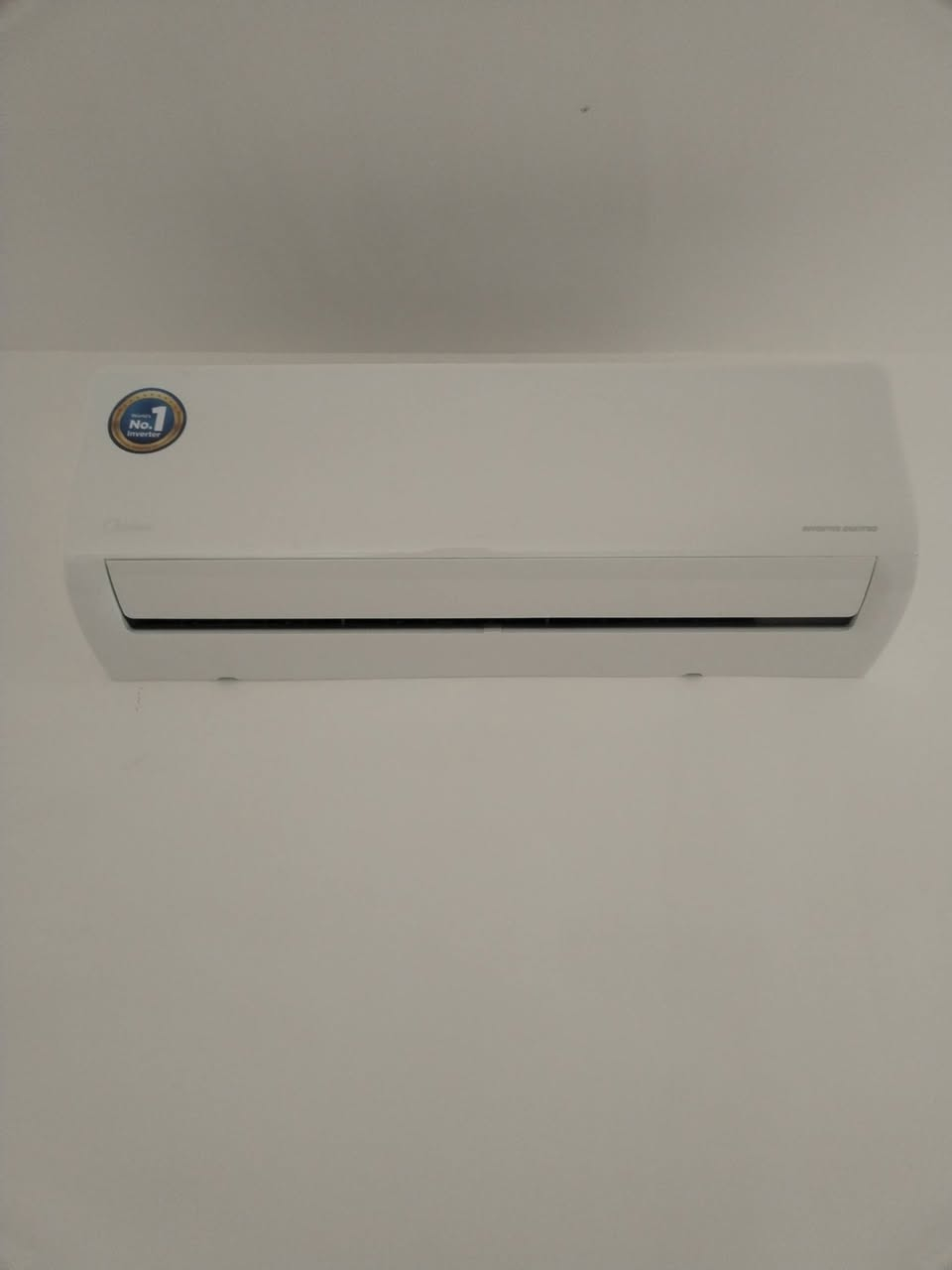 #تجهيز_وتنصيب_وصيانة 
تم وبحمد الله نصب سبلتين ميديا واحد طن تحكم بالامبير في منطقة الشعله
اخوان نصيحه من اخوكم الصغير الي عده تنظيف سبلت والي عده نقل سبلت والي سبلته تعبان ويريد يشد جديد خلي من هسه يجهز وضعه لان بالصيف الفني الزين والمضبوط ما تلكاه هاي وحده واذا لكيته راح يكون مستعجل وما يتأنه بالشغل واحتمال يحدث خطأ هاي اثنين جهازك غالي لا تخلي اي احد يركبه روح الجهاز وكفائته بتنصيبه هاي تلاثه 
*********** واتساب
