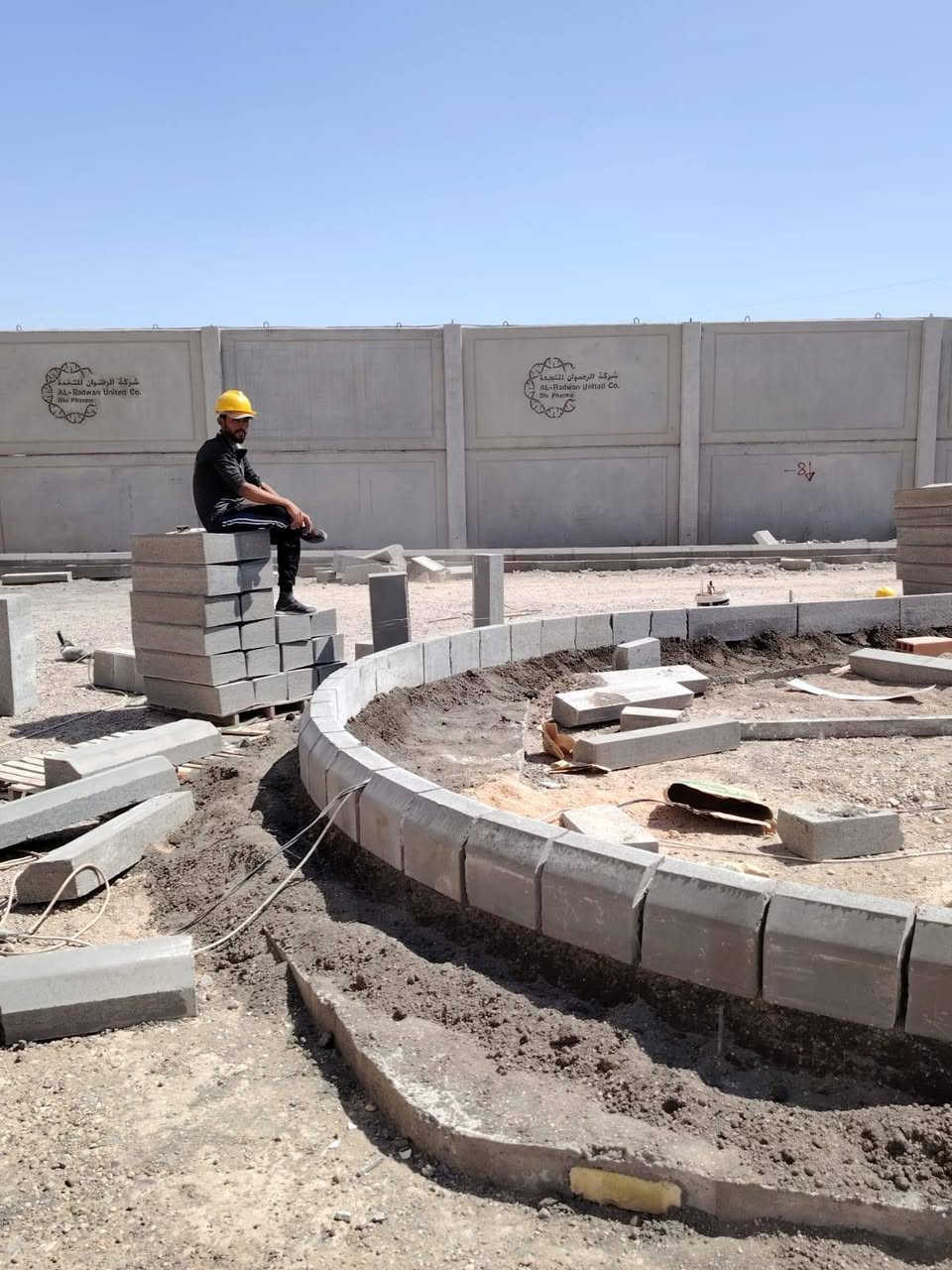 السلام عليكم👋🛣️ جميع انواع المقرنص🔲🔷🔴خلفات مقرنص🛠️
عمل ساقيه➕عمل رصيف➕عمل كابات➕عمل كاشي➕عمل كرانيت🔸
نشتغل بدقه↙️عاليه↘️⚒️🛠️
عمل درجه اوله🥇🔝الثقه في عملنه🔘🔹▪️👍 
الرقم: ***********
