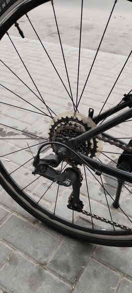 السلام عليكم ورحمة الله وبركاته
بايك موديل  ٢٠٢٢ سي ٧٠٠ ترحال حجم ٢٨ 
باله ياباني وضع حاويه فول  
نضافه فول فول موصفات
ماركه ( نيستو العالميه ) 
  سستم كامل شيمانو
يدات فر شيمانو اصلي حديث 
السعر (  ١٧٥  الف) 
عكرب ماركه اصلي  شيمانو  
  لون ميمز اسود مختم 
كير ٧ / ١ شغال سستم كامل 
غير مستخدم داخل العراق
عنوان المحل البصرة القبلة حي الرشيد 
هاتف *********** 
الاستفسار واتساب.
