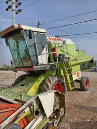 حاصدة كلاس للبيع موديل 2000 نضيفة 07808709469