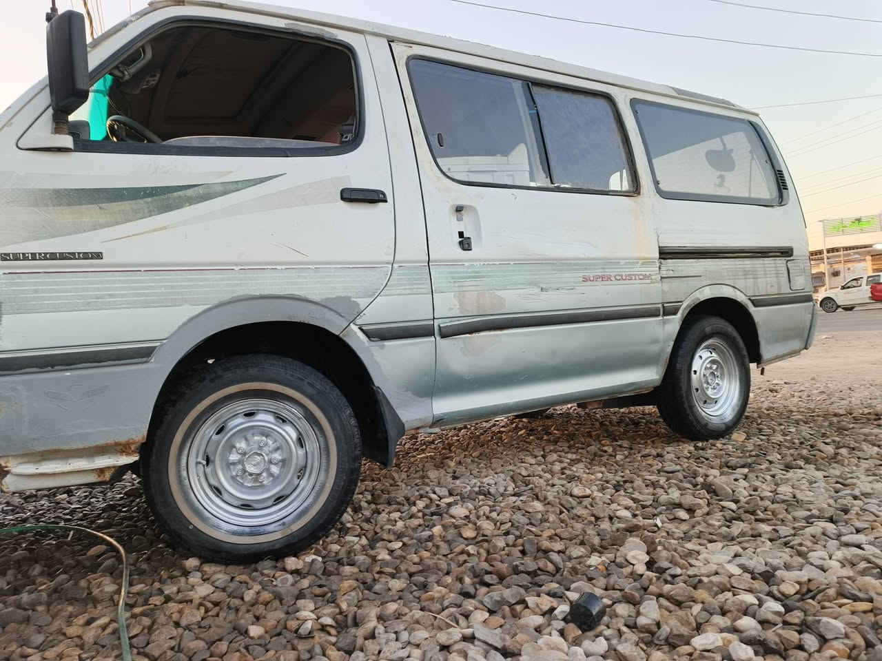 سلام عليكم سوبر هايسا 1992 رقم كربلاء انگليزي سنويه 30 محرك وگير بطه 2500 قبق أبيض مكفولات لا تنقيص ولا تبخير تخم تاير جديد باتري جديد كهربائيات كلها شغاله شواصي مكفوله كفاله من الشخط السياره ما مصبوغة عالشركه السعر 40 وبي مجال هاتف ***********
