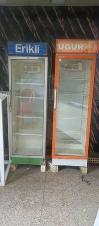 غراض مطعم كاملة للبيع.... طباخ ٣ عيون عارضات اثنين كاونتر للعرض + فاتر...