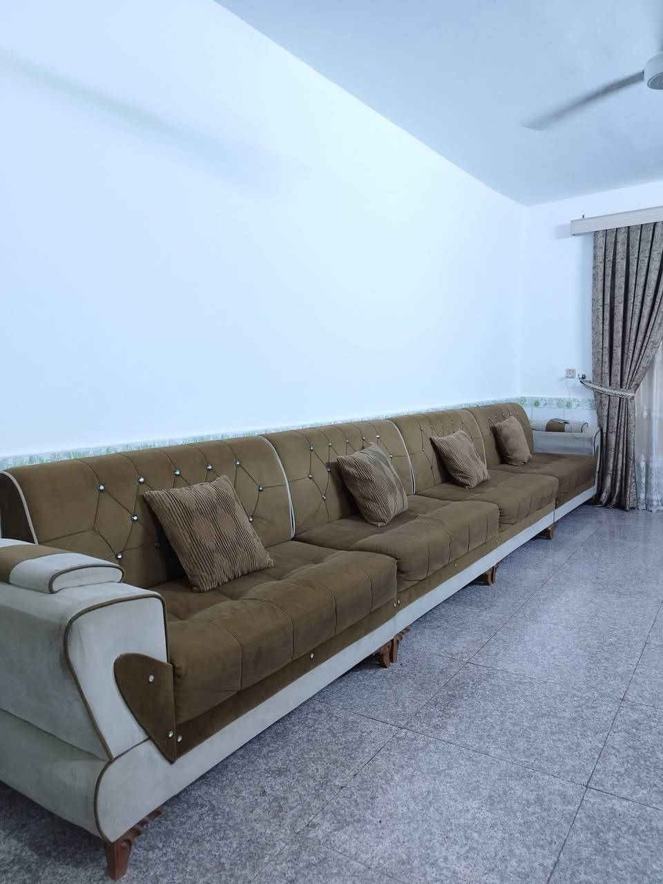غراض بيت للبيع 
كاونتر 3 متر سنگي مترين ونص ب750
تخم ب300
جرابي عدد 2 ب60
بوفيه مترين ب200
بلازما سامسونك حجم 40 ب170
ديوانيه حي الفرات
***********واتساب
