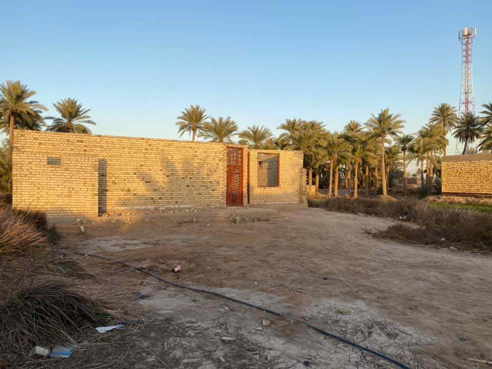 بيت طابو زراعي سند ٢٥ وبيه إقرار محكمة ، للبيع بـ ٦٥ مليون دينار عراقي.
مساحة الأرض ٤٥٠ متر مربع.

مساحة البناء ٢٠٠ متر مربع ، بناء درجة أولى رفت وطابوق ، هيكل بدون سقف ، يحتوي على براني كبير وصالة كبيرة ومطبخ وغرفتين ...

#الموقع :- النجف الأشرف / ناحية العباسية / مركز الشرطة - منطقة الشوافع - قرب البرج العالي للإتصالات على الشط …

للإستفسار الإتصال على الرقم *********** أو الدخول على الخاص …

• موقع البيت على خريطة الگوكل ..

‏https://maps.app.goo.gl/smmjmDQFgZcwqbR29?g_st=ic
