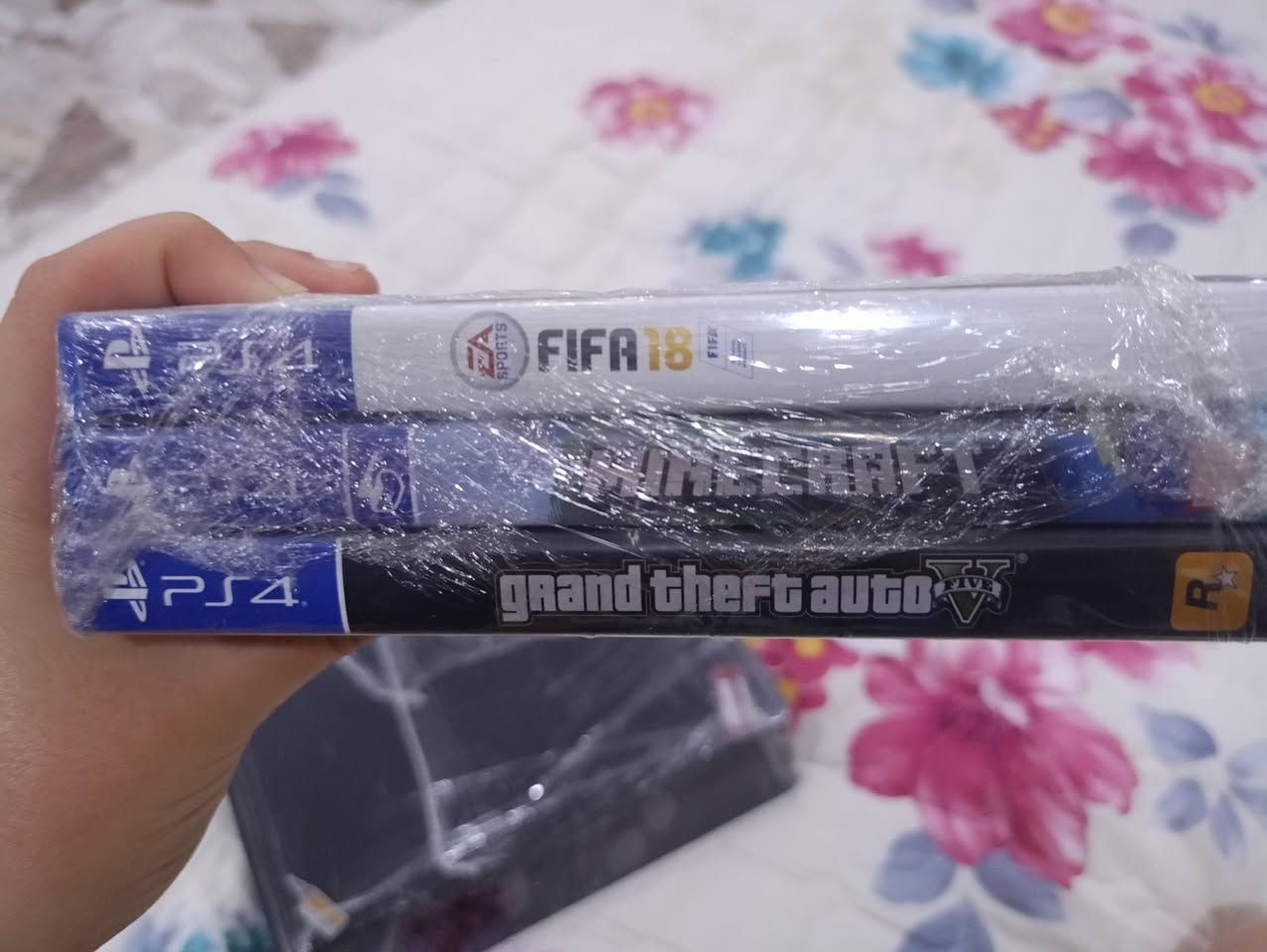 السلام عليكم عندي بلي فور سلم ذاكره 512 نضافه 90 بلميه أونلاين وياه أقراص تلاثه الي هوه 

gta5 
Minecraft 
FIFA 18
وبي حساب بلي اصلي بي العاب 

The crew motor fest
FIFA 25
Grand trzmo sport 
وياه يدة تجاريه درجة اولى 
وكارتون مطابق مال god of war
و الجهاز مامفتوح ولا شام ايد المصلح 
و الجهاز أنه ما نستخدمه هواي تقريبا اقل من 5 أشهر هيج لان عندي مدرسه 
سعره 280 وبي مجال للطيبين
الجهاز ياباني 
واليده موجوده بس ماصورتهه 
و الجهاز جان مضموم بي جيس


**إذا كنت صاحب هذا الإعلان وتريد حذفه لأي سبب، رجاءا أرسل رسالة إلى الدعم الفني**