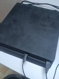 بلي 4 سلم للبيع هو والشاشة 250 الف  نظيف وأداء عالي  القرص ما يدخل بس ...