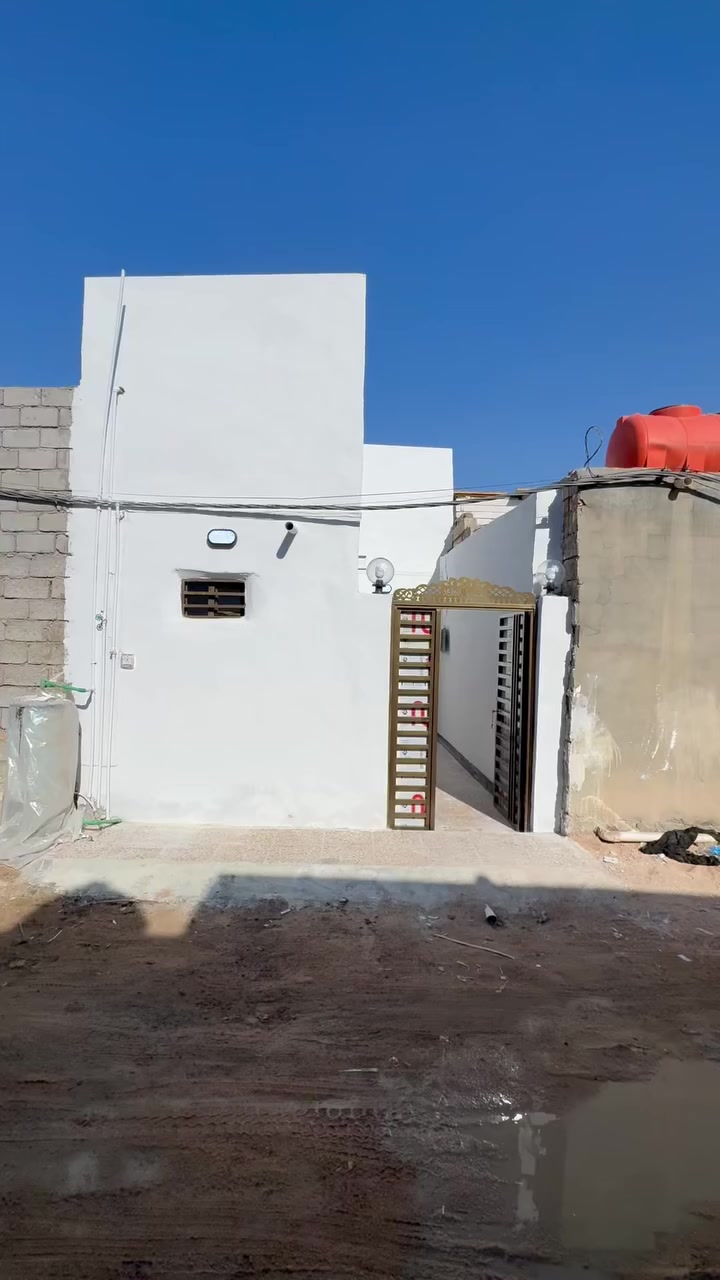 ((🧿اللهم صلي على  محمدوآل محمد🧿)) 

((👈#مكتب_الجنابي_للعقار2 👉)) 

🔆🔅 الـــدار للــــــبيع 

⚜️ المســــاحة ⚜️50 متر
طابوزراعي سند 25
 

⚜️ العنــــوان ⚜️ كوفه شارع المطار السايدين الجديد مقابيل قاعه الياسمين 

منطقه مرتبه جدا شارع8متر

         🔆  الــتـــفـــــاصـيــــل  🔆

بناء جديد الدار فارغ جاهز للسكن 

((اساس صب كونكريت سقف اعگاده   بناء بلوك الارضيه بورسلين لبخ الجدران وصبغ سقوف ثانويه )) 

((طابق واحد)) يحــتوي ع مــطبـخ + 
صـالـه+غرفه نوم + مجمع صحـيــات خارجي  🛁.))

#السعر18مليون ✅ بي مجال قليل بيع نقد فقط اتصل وتدلل ✅

 ملاحظة (((توجد كافت المساحت والقطع  والدور السكنيه )))

⚜️⚜️⚜️⚜️⚜️⚜️⚜️        
((#للاستفســارمكتب_الجنابي_للعقار2))
عنــوان المكتب: شارع المطارالسايدين الجديد مجاور اسواق ريحانه 
 للاستفسار اتصال على الرقم.🟡🟡📞📞***********  ☎️🔆📞 يوجد تطبيق واتساب 📞📞
