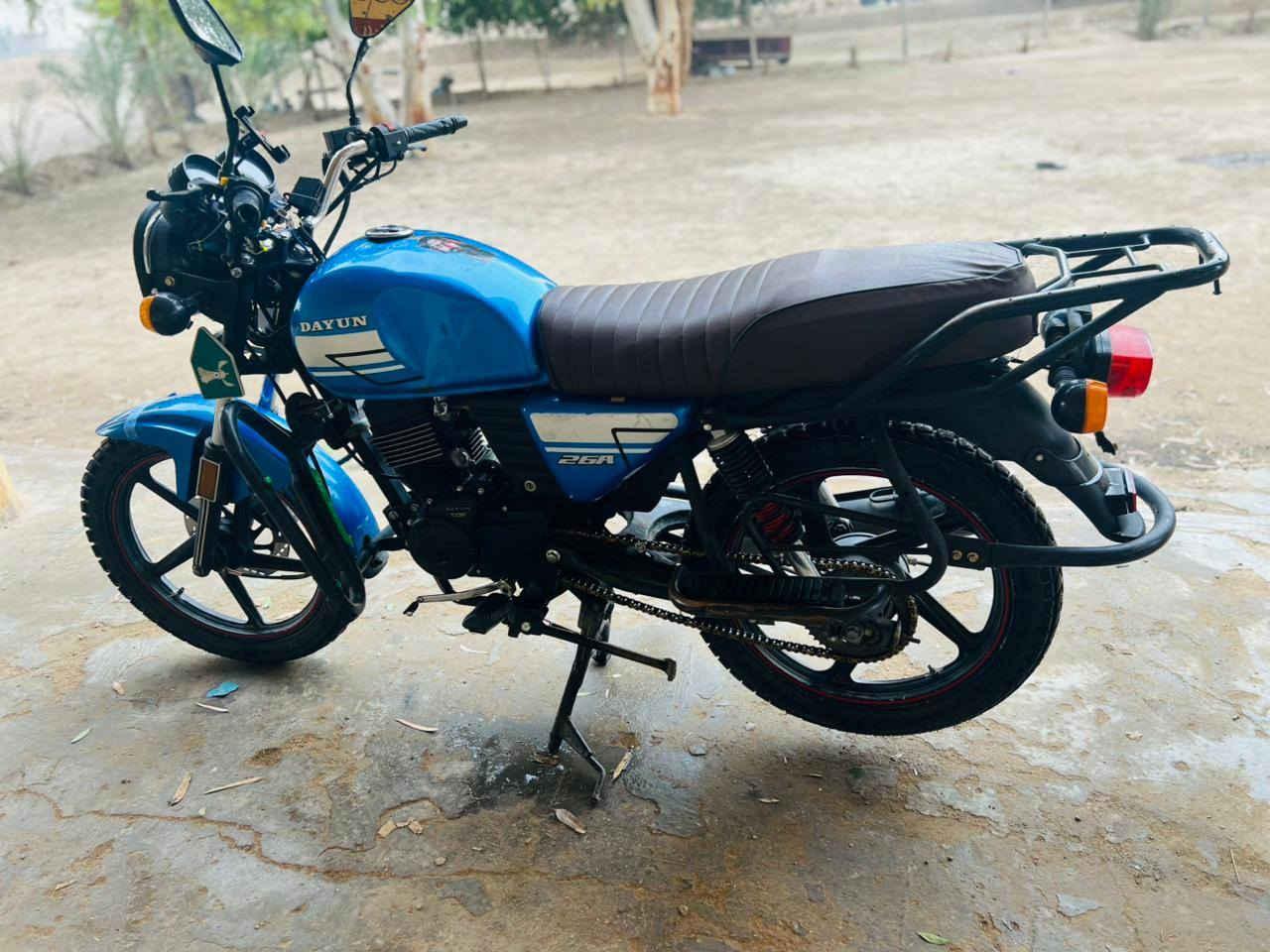 سلام عليكم دراجة دايون للبيع موديل 22مكفول كفالة عامة أوراق ضايعة يعني كلك بليتة ورقم شاصي َ  كفالة عن سرقة كهربائيات كله شغاله الدراجه خير من الله بشرط انضف من الصوره السعر ٩٠٠ وبيهة مجال رقم ***********
