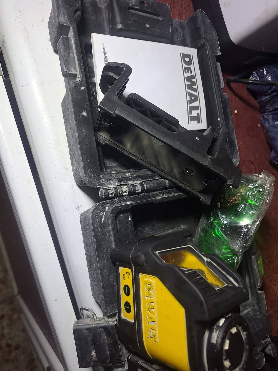 عده للبيع باقل من نص السعر مستعمله مكاني الدوره شارع الصحه  وتساب ***********
باتري وشاحن مال دريل براغي انجكو ١٠٠٠٠
ستاند ليزر ٣ ب١٠٠٠٠
عدد ٤ قاطعه سرميك طول ١٢٠ ، ب ٢٥٠٠٠
كوسره بوش الاصلي جديده٦٥٠٠٠
زاويه ٩٠ او كونيه ٣ ب ١٠ جدد
ليزر بوش اصلي احمر ١٠٠٠٠٠
ليزر ديولت اصلي اخضر ١٥٠٠٠٠
ساعه ضغط شركه اطلس اصلي ٥٠٠٠
