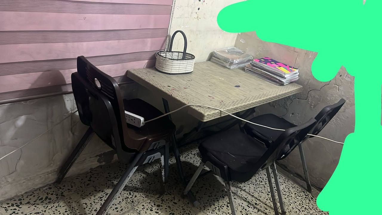 تخم 9 مقاعد 3 رجلين من يمه يتحركن يكدرون يغيروهن او يضبوهن سعره 150 وبي مجال بسيط
ساعه سعرها 10 
وجربايه اطفال نضيفه كلش بس رجليها شويه من جوه رطوبه لاحيتها اما داخلها كله نضيف سعرها 15 
رقم الهاتف *********** 
العنوان بغداد حي عامل تكدرون تجون وتشوفون الغراض 
وايضا عدنه جرابي ثنين ام النفر واحد السوبايات شويه نازلات وكلها نضيفه  سعرهن 25 الوحده 
وميز طعام عدد الكراسي 4 نضيف مابي اي عيب بـ40 الله شاهد قبل فتره اخذت الكرسي الواحد ب 12 الف
