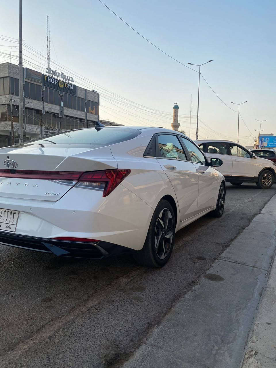 النترا 2022 لمتد وارد امريكي
 رقم بغداد تحويل مباشر 
بدون دواخل رافق صور حادث 
 ماشيه 68 mil فقط 
 مواصفات لميتد limited
١-بصمة تشغيل 
بصمه صندوك
تشغيل عن بعد
٢-فتحة سقف ( سلايد روف ) 
٣-محرك 2000 Doch دوش المرغوب 
شرط لا صرف ولا نفخ ولا مفتوح
شرط بانزين عادي بدون دفانز
٤-كاميره امامية خلفية دوارة
٥-رادارات 360 درجة ( امامي جانبي خلفي ) تمنع التصادم الامامي والجانبي والخلفي
٦-التحذير عند فتح الباب 
٧-تحكمات ستيرن 4 جهات 
٨-دشبول شاشة 4 وضعيات للعدادات
٩- 3 وضعيات قيادة ( عادي سبورت ذكي ) 
١٠- مثبت سرعة ذكي ( التحذير عند مغادرة المسار )
‏١١-Auto Hold التوقف لفترات قصيرة
١٢-الهاند بريك بصمة
١٣-شاشة بلازمة حجم كبير لمس تدعم نظام الابل كار بلي والاندرويد اوتو بدون كيبل يربط التلفون واير ليس و GPS  
١٤-شحن واير ليس 
١٥-ويل كب ١٧ مميز 
١٦-نظام الصوت Bose عدد السماعات 8 
١٧-تشغيل عن بعُد 
١٨-المراية الجانبية كهرباء اشاير بالمري 
١٩-اضواء ترحيب عند الاقتراب 
٢٠-لايت لد 3عدسات وسكنات لد 
٢١-كشنات جلد السايق كهرباء 
٢٢-نقطة عمياء
٢٣-تدفئة بالكشنات
٢٤- لد متغير الالوان 12 لون على طول الدشبول
٢٥- كير اوتماتيك و S وعادي ٨ نمر
٢٦-تحديد مسار وقيادة الية والسياقة على خطوط الشارع في حال الاجتياز تنبهك
٢٧- مانع انزلاق ومانع تصادم
مكانها بغداد حي العامل 
السعر 133$
***********
