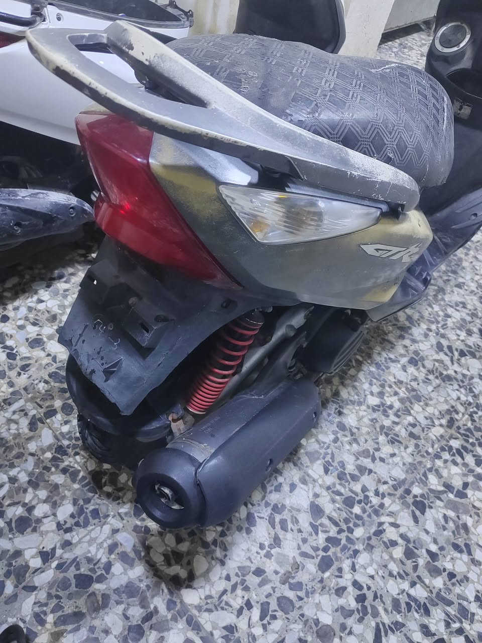 سلام عليكم دراجه ثعلب للبيع كامله مابيه نقص نكره سلف هندر شلعه معدل دراجه بلاديه السعر ٤٠٠ وبيه مجال المكان بغداد الدوره الرقم *********** وتساب *********** رصيد
