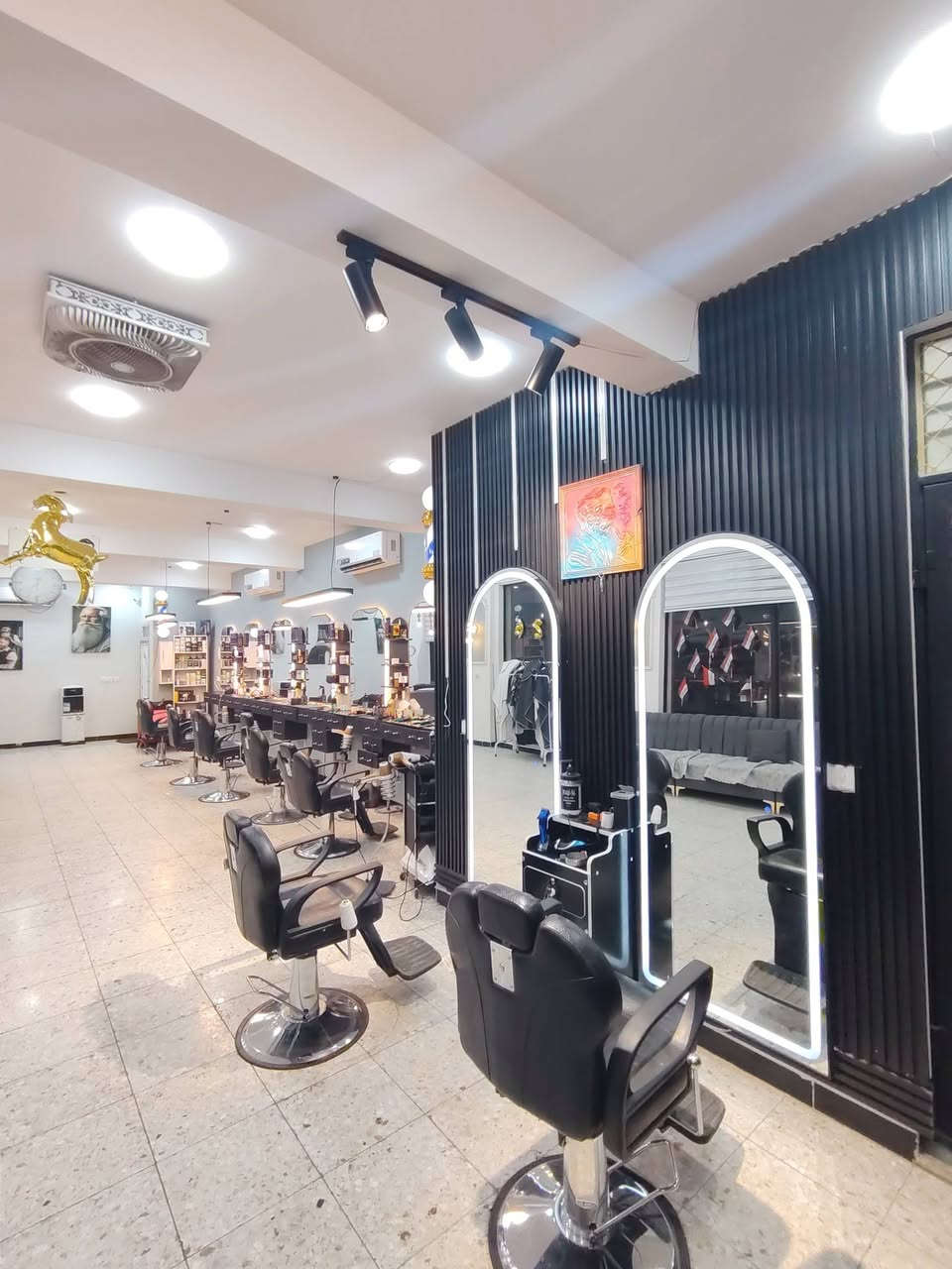 السلام عليكم
صالون نسائي كامل وجاهز
ايجار كامل مع الغراض    فقط توفر الكادر وتشتغل 
الموقع بغداد الغزالي ***********
