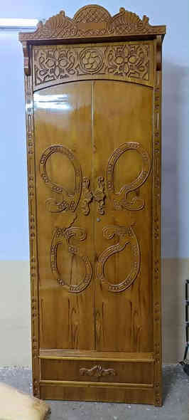 غرفة نوم نظيفه حيل بعدها بنايلونها فصال شغل عراقي خشب رقم 1مع دوشك سعر 900شراي اتصل  علي رقم غير متواجد ع فيس ***********
