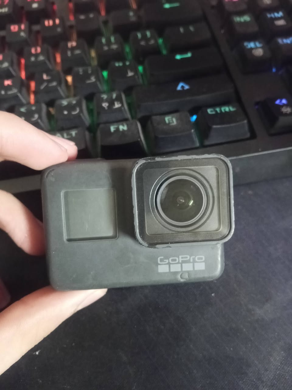 كوبرو هيرو 5 نضيفة شغالة بيها بطارية اصلية مستخدمة الكامرة وياه عدة كاملة درع وترتيبات 
سعرها 200 ومجال بسيط جدا 
مابيها شاحنة اذا تجي تفحص جيب شاحنه وياك
بغداد غزالية ***********
