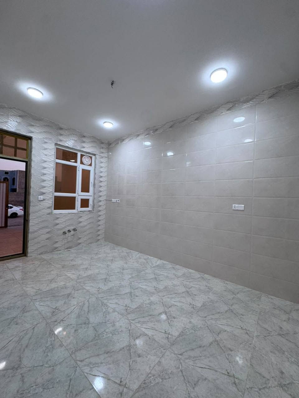 للبيع دار مساحة 150 متر 7.5x20
🏡 دار حديثة للبيع – جاهزة للسكن
✅ البيت جديد بالكامل وغير مسكون سابقاً
📍 الموقع: التصنيع قرب الدفاع المدني
▪️ واجهة الدار لبخ مع تطعيمات فلين 
▪️ جوانب الدار معزولة بالكامل بمادة الفلانكوت
▪️ السطح معزول شتايكر مع فلين 
▪️ 4 غرف نوم واسعة ومريحة
▪️ 4 مرافق صحية بتشطيب متكامل
📞 للاستفسار: 
*********** 
***********
