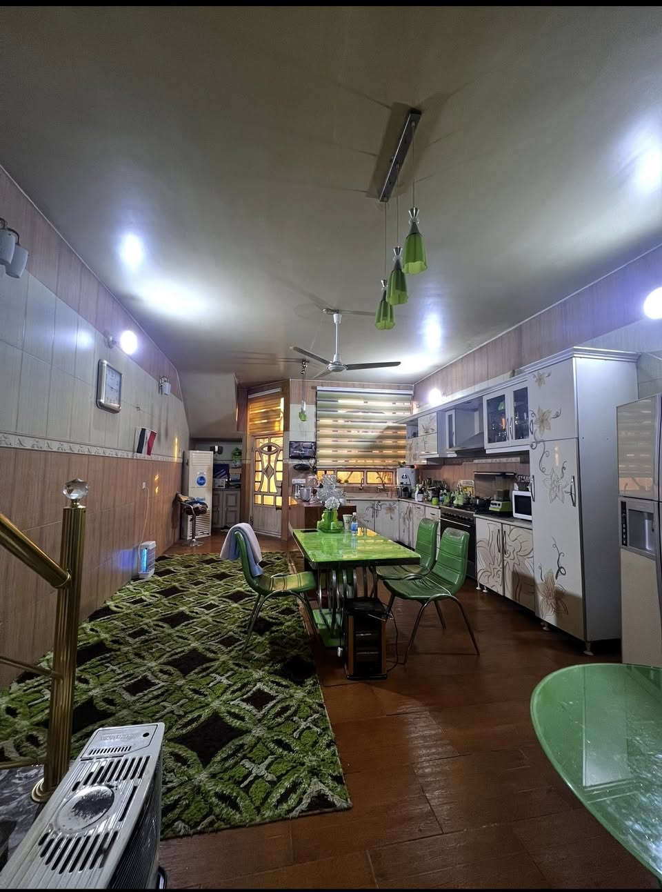 دار للبيع
مساحه 135متر خارطه تركيه 
الواجهة 5 متر
نزال 27 متر 

الطابق الاول
مطبخ+خدمات+غرفة نوم+منور
 
الطابق الثاني 
غرفة+خدمات+استقبال نظام تركي

الطابق الثالث 
غرفة+ خدمات+سطح

بغداد الجديدة / حي الخليج 
📍قرب مستشفى العلماء 
الاستفسار ***********
