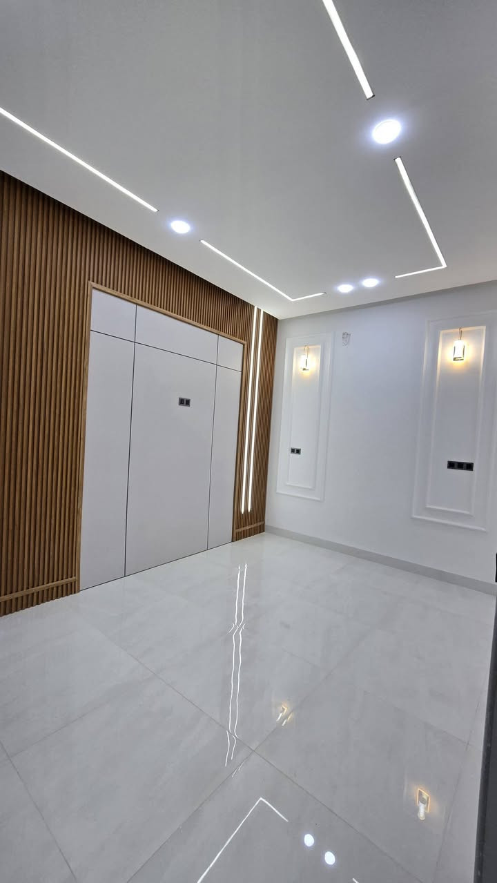 [مكتب سيد مسلم ]
بيت ١٠٠ متر طابقين طابوك 4 غرف نوم كربلاء المقدسة 
الحولي الجديد طريق يا حسين 7 دقائق بسيارة للأمام الحسين ع 
بناء جديد جاهز للسكن او حسينيه للزوار 
خدمات كامله شارع ١٠ متر 
طابو زراعي إقرار محكمه سند ٢٥ 
للاستفسار إتصال على الارقام التالية واتساب 
***********
***********
***********
