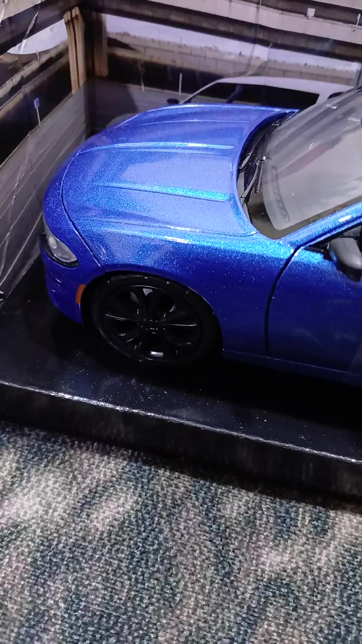 السلام عليكم مجسمات جارجر أصلية بابين ينفتحن متوفرة ثلاث ألوان أزرك وأحمر وأسمنتي سعر الوحده بـ20ألف وبيهن مجال للشراي السيارات أصلية مصنعة من قبل موتور ماكس مرخصة من قبل شركة دوج السيارات كلش حلوات بالحقيقة أيضاً الشراي مكاني محافظة البصرة قضاء شط العرب منطقة نهر حسن راسلني واتساب هذا رقمي *********** أو هنا عادي
