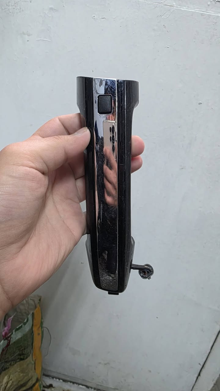 سلام عليكم 
يتوفر يدة بصمة موهافي خارجية + داخلية 
يدة سورنتو خارجية بصمة ٢٠١١_٢٠١٥
بغداد زعفرانية *********** 
يوجد توصيل
