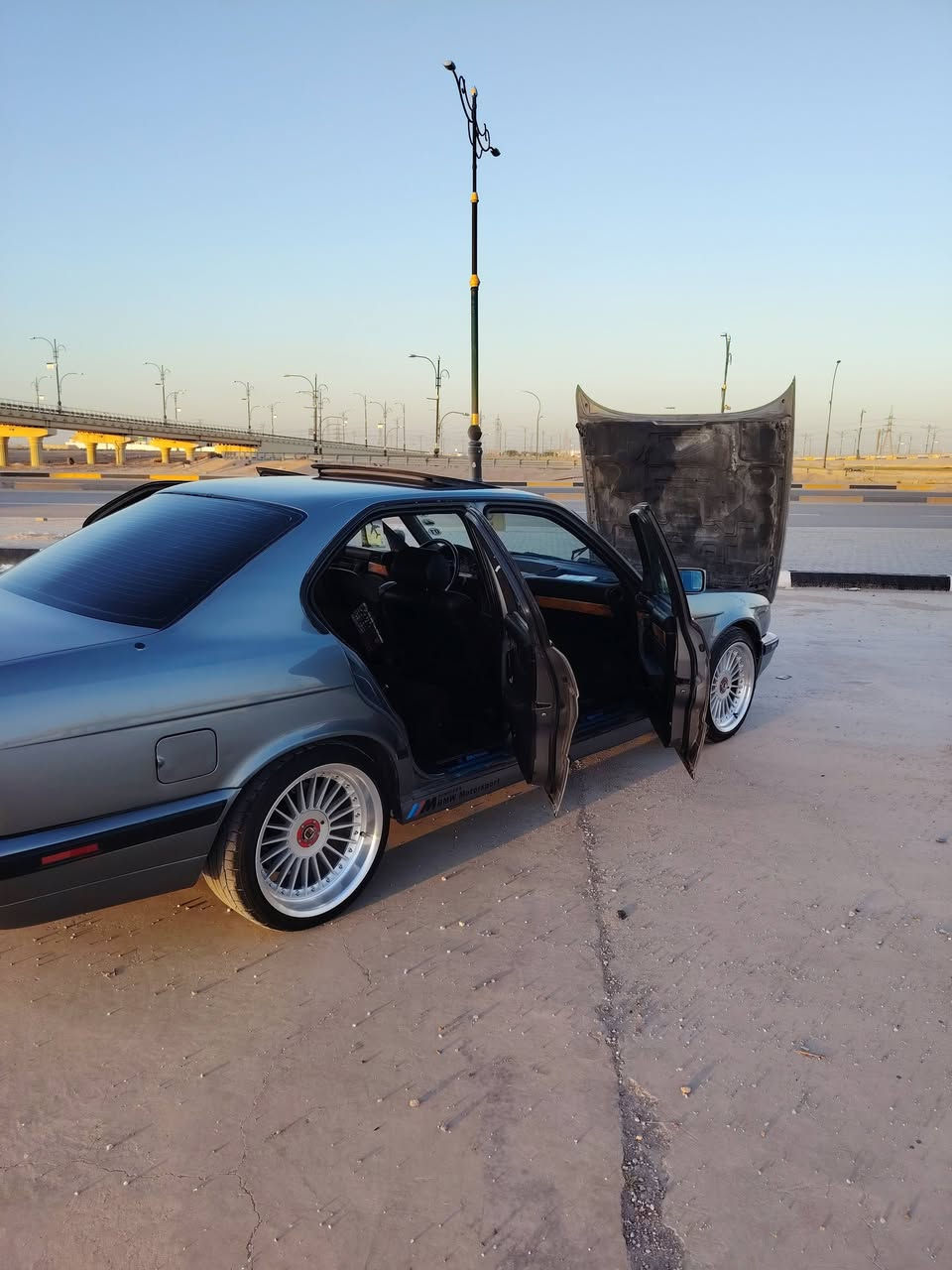 سلام عليكم بيم 525 اصل مكينه مسكر فانوس مكفوله كير شرط تبريد شرط حداديه شرط مصبوغه فقط جماليه مكفوله من ضربه ومن البارد تخم تاير سياره فتحه مريات شفط رقم دهوك سنويه 30 وكاله بسمي تحويل مباشر سياره جاهزه مانقصه شي ابد جديده وحله من صوره ترايك اربيل شرط سعر 68 وبيه مجال قليل العنوان بصره زبير ***********وتساب وتصال متواجد
