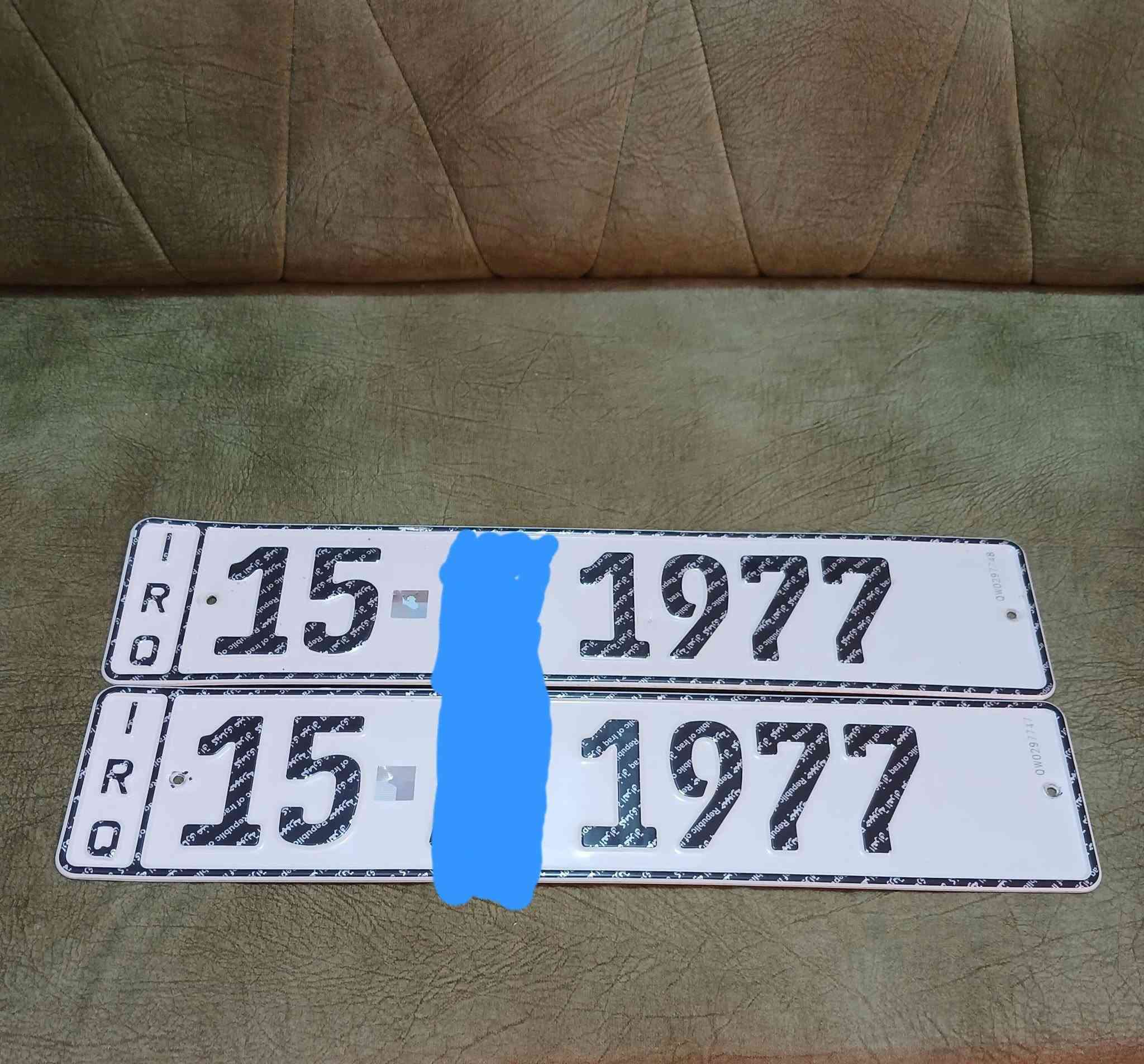رقم مميز للبيع مواليد 1977 مشدود على سياره تسقيط للاتصال ***********
